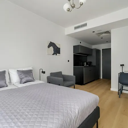 Klimatyzowane Studio Na Placu Wolnosci W Poznaniu By Renters