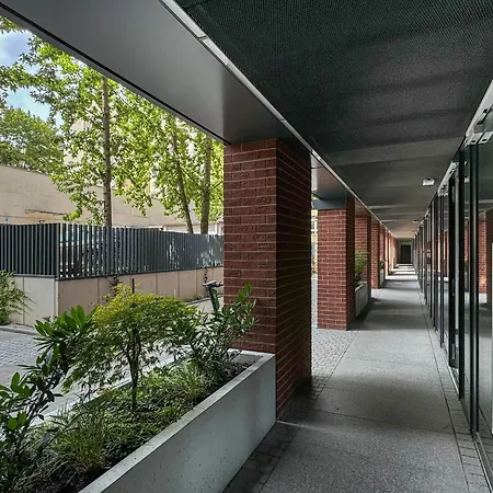 Apartment Klimatyzowane Studio Na Placu Wolnosci W Poznaniu By Renters